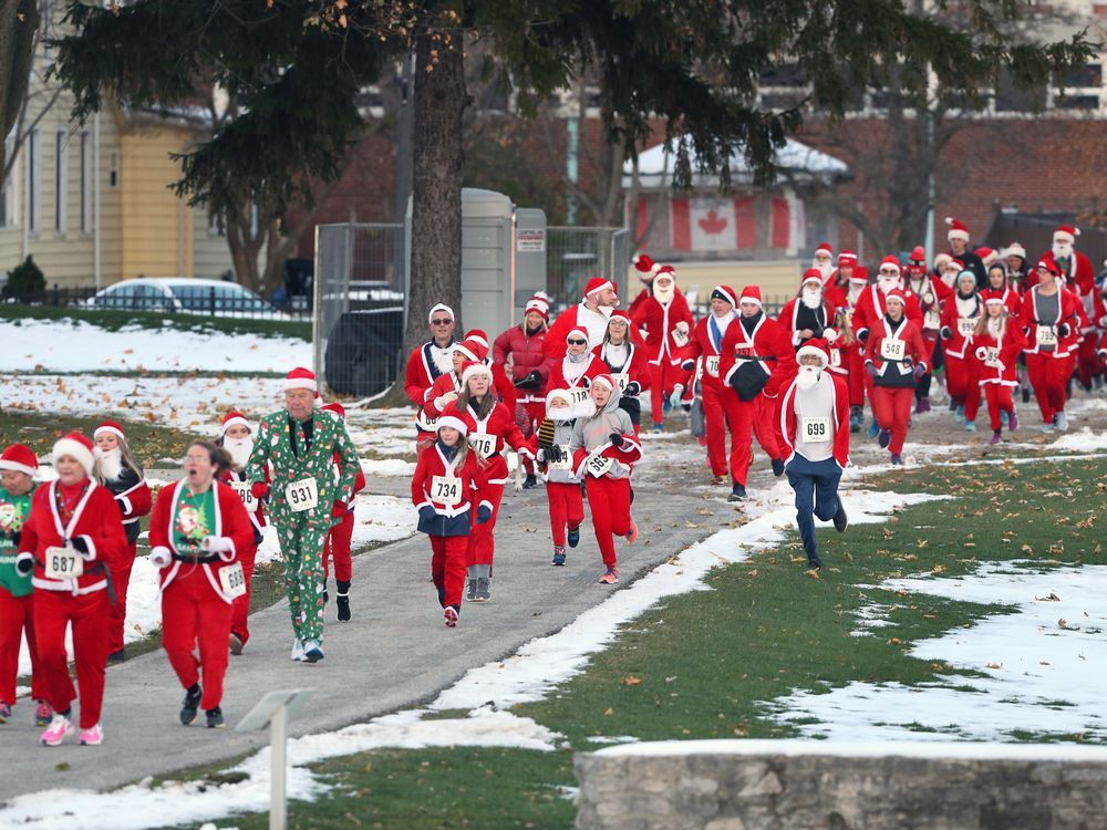 Photos: Super Santa Run takes over Amherstburg