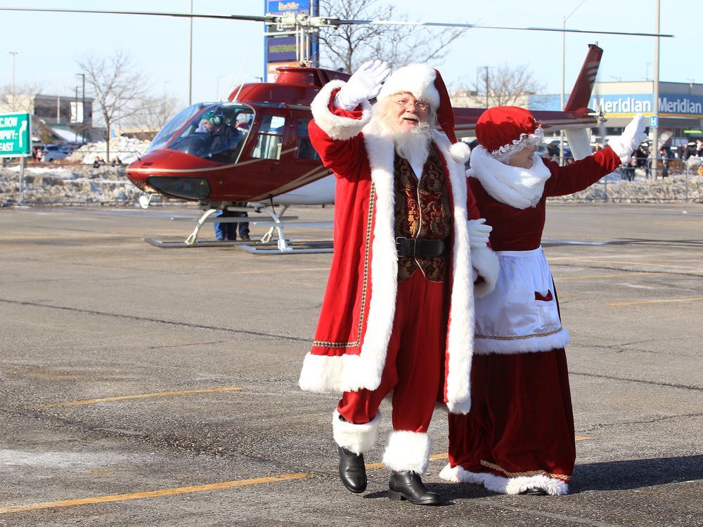Santa arrives at Devonshire Mall